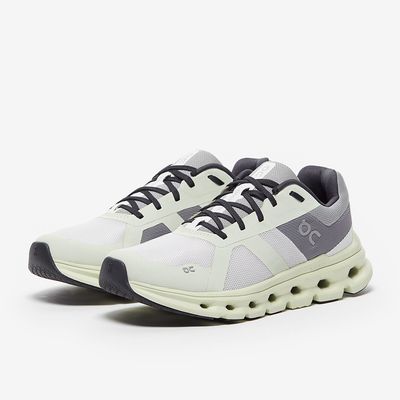 On cloudrunner Frost/aloe